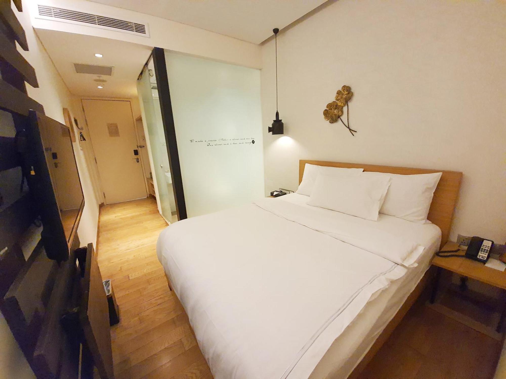 Chambre Double Supérieure (Sans Fenêtre)