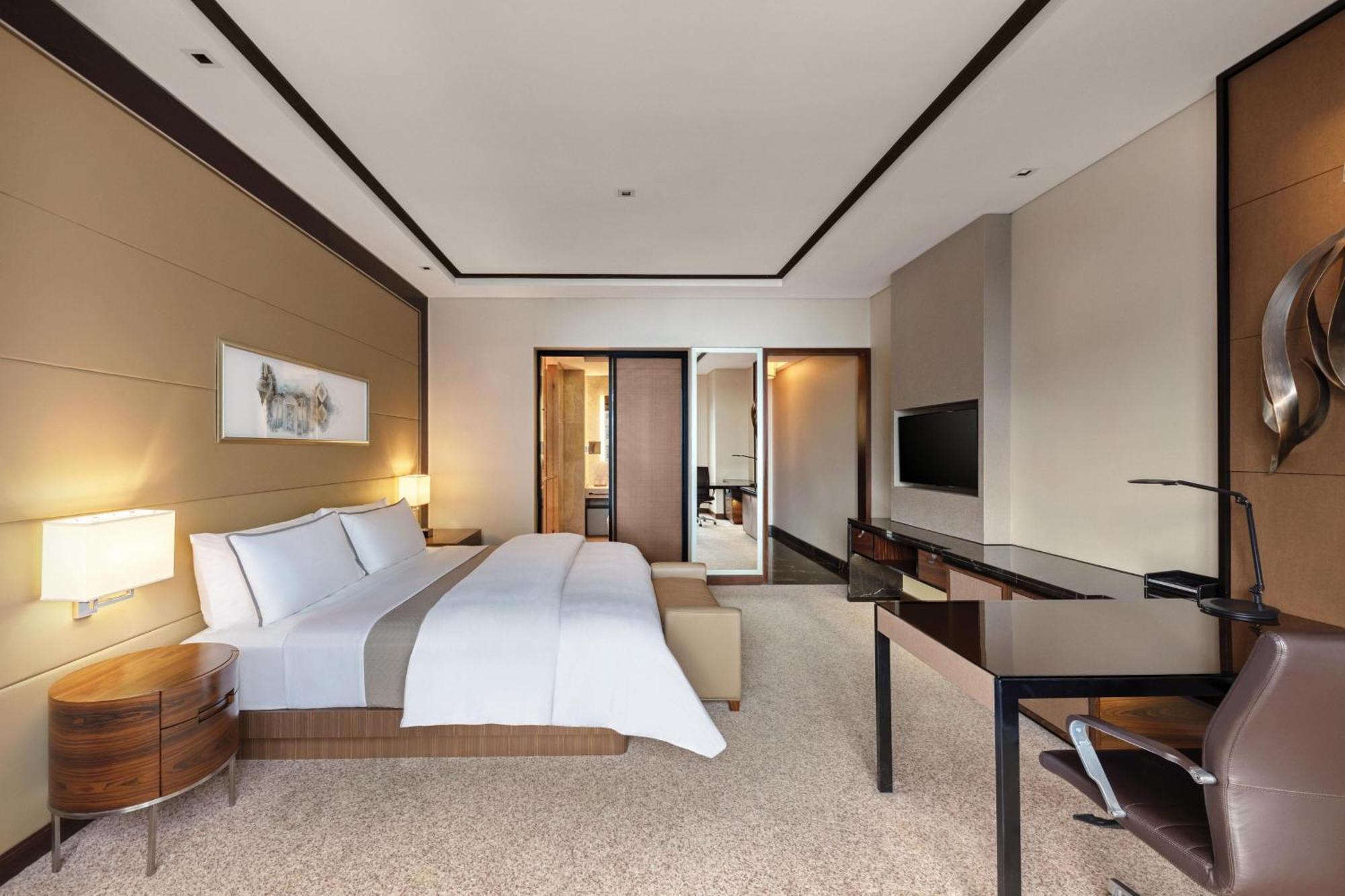 Premier, King Bed, Mid Floor,1608794329:JPEG