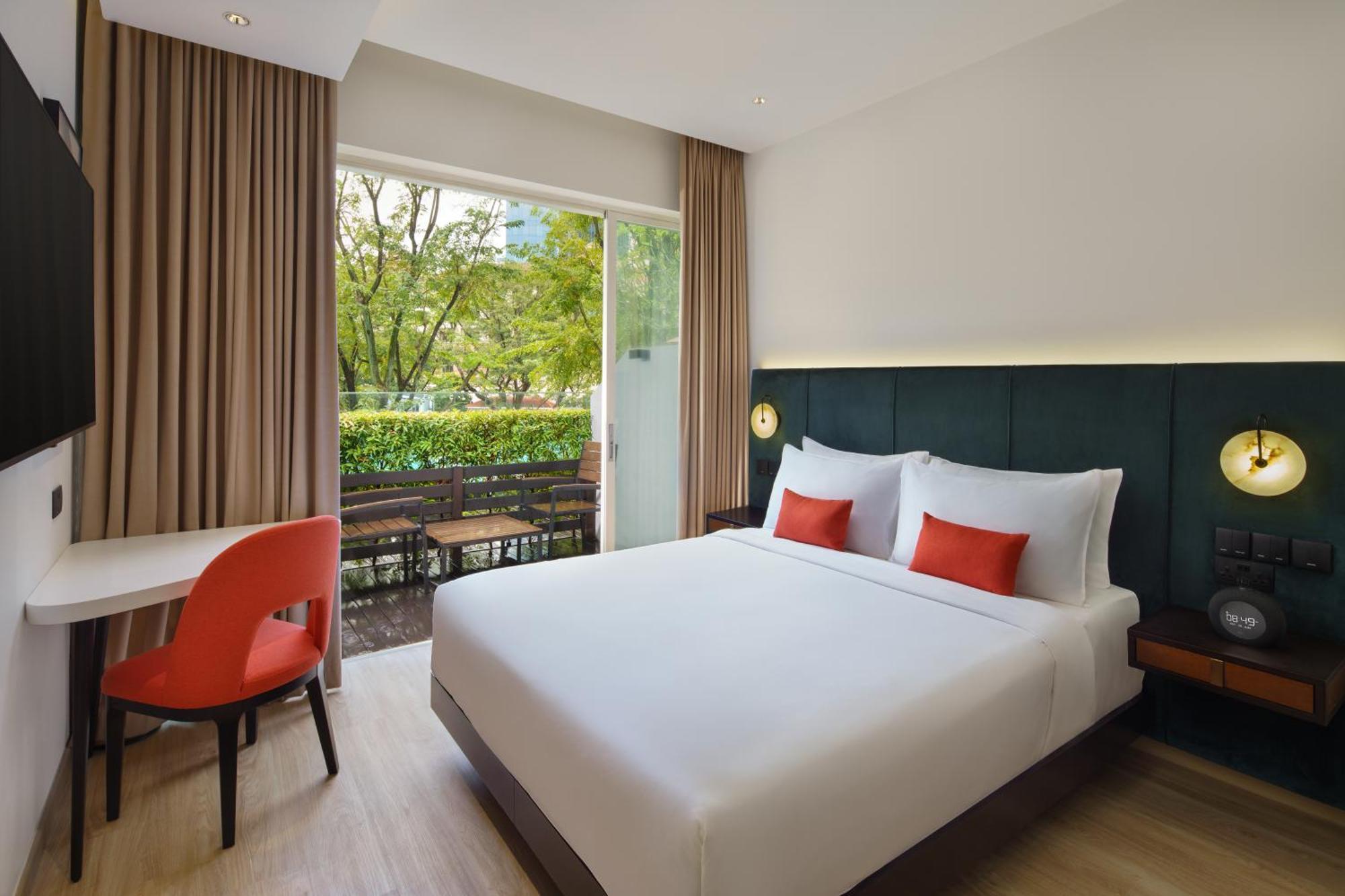 Chambre Premier Lit Queen-Size avec Patio et Accès Piscine