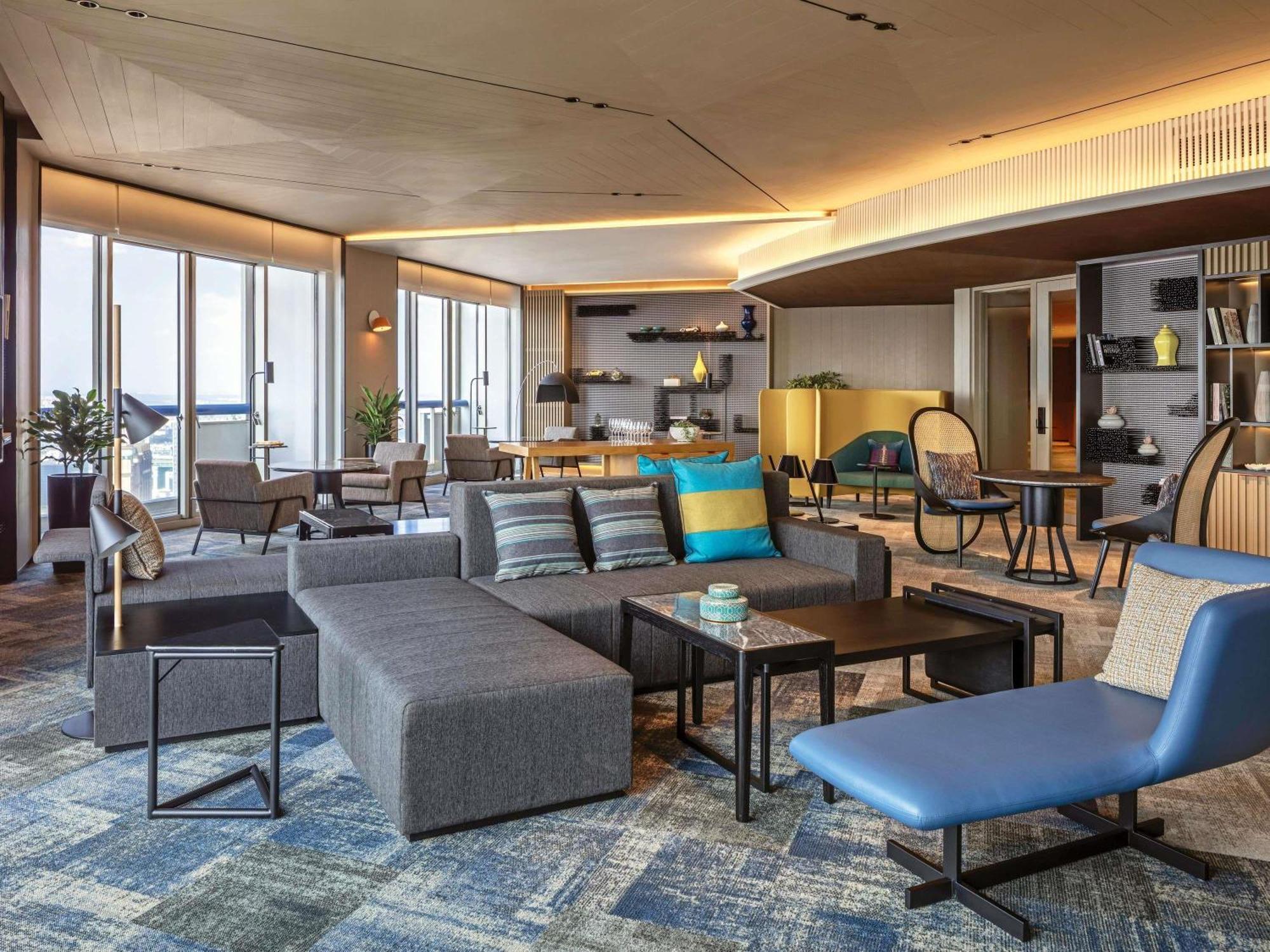 Suite Lit King-Size Crête avec 2 Balcons et Vue sur la Marina - Étage Supérieur/Accès au Salon