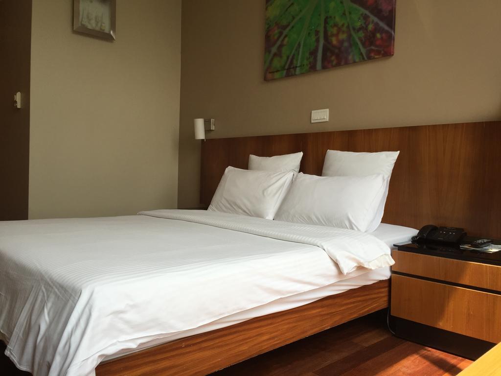 Deluxe Adjoining Room,141096186:JPEG