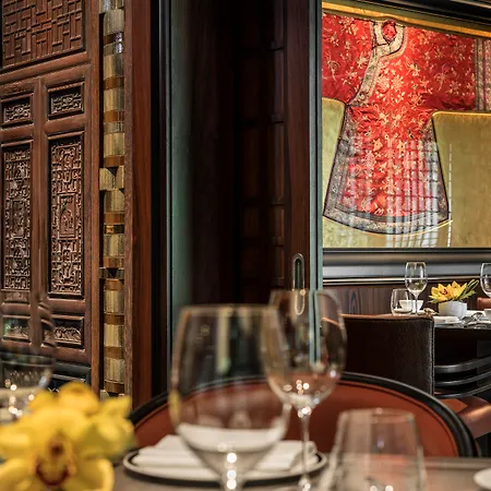 Four Seasons Hotel Singapore-3
